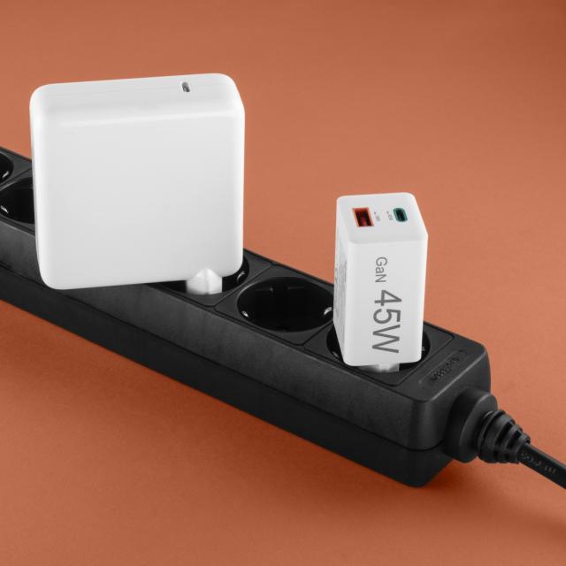Hama Fast Charger, 1x USB-C, 1x USB-A, Mini Charger, PD, 45 W, white 