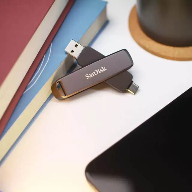 SanDisk Флаш памет Extreme PRO Dual Drive 1TB  USB-A, USB-C 