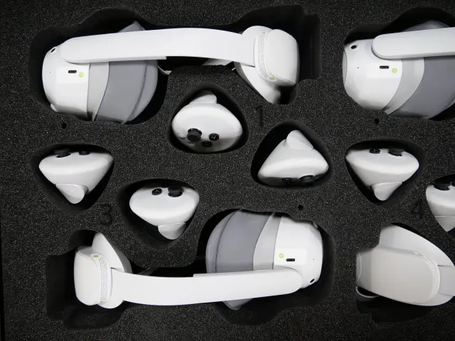 Комплект VR Expert-4 бр PICO 4 Ultra VR очила,куфар, таблет, рутер, аксесоари 