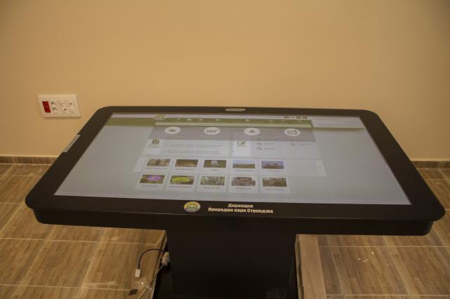 Interactive table base model InfoDart T435 