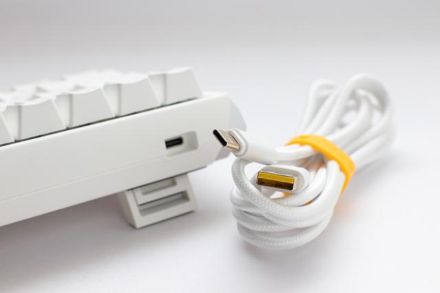 Геймърскa механична клавиатура Ducky One 3 Pure White SF 65%, Hotswap Cherry MX Clear, RGB, PBT Keycaps 