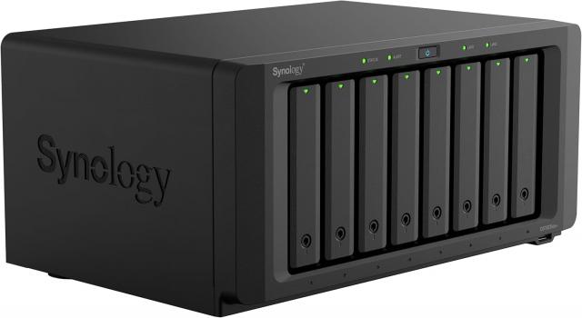 Мрежов сторидж Synology DS1825+, за 8 диска, AMD Ryzen V1500B, 8 GB DDR4 