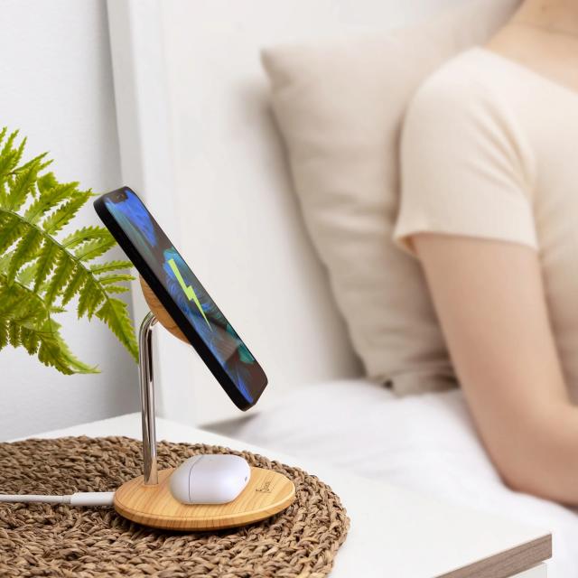 j5create Wood Grain 2-in-1 Magnetic Wireless Charging Stand 