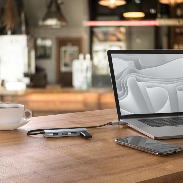 HAMA 4-портов хъб, USB 3.2 Gen 1, 5 Gbit/s, USB-C адаптер, авт. захранване 