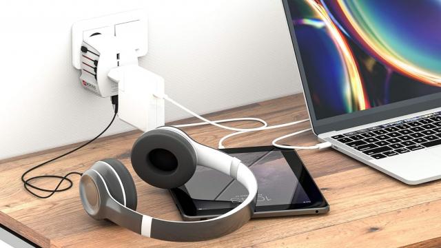World Adapter SKROSS MUV USB-A, USB-C, 1.302962 