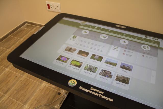 Interactive table base model InfoDart T435 