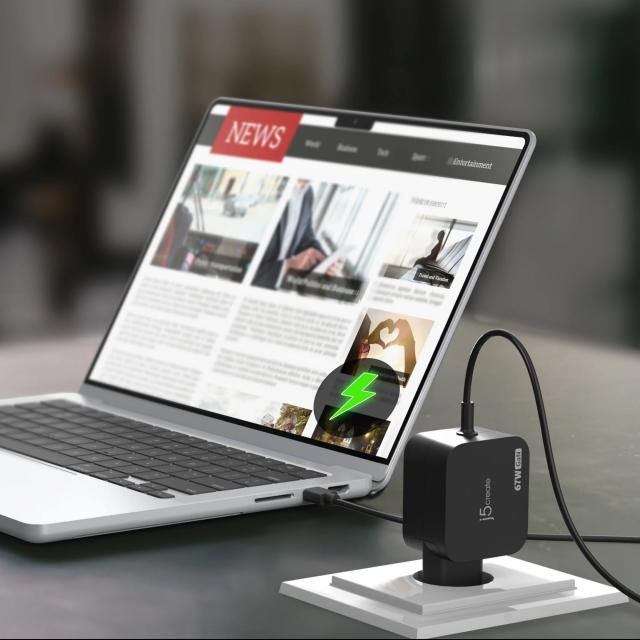 j5create Зарядно 67W GaN PD USB-C® Mini Charger с 4.5 mm 3 вида DC конвертора 
