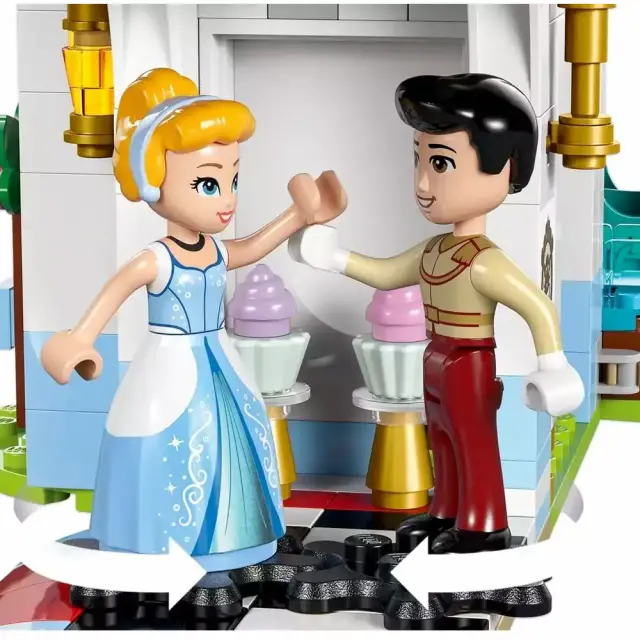 LEGO Princess Cinderella's castle and horse-drawn carriage- 43275 