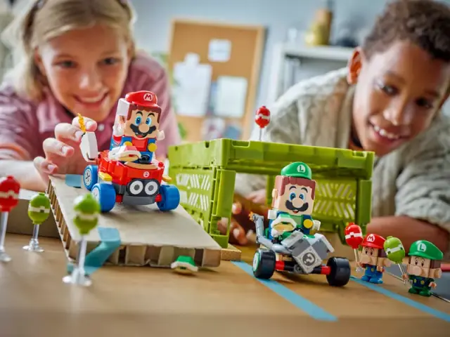 LEGO  Super Mario Mario car - Baby Mario vs Baby Luigi, 72034 