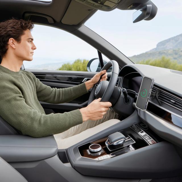 HAMA Безжично зарядно устройство Qi2, 15W, за кола, черно 