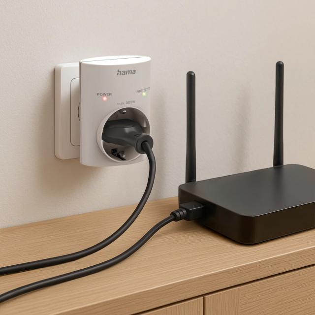 HAMA Контакт с вградена защита от пренапрежение 