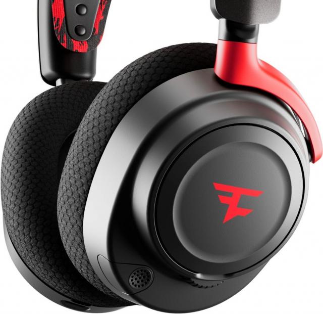 Геймърски слушалки SteelSeries Arctis Nova 7 Wireless Faze Clan Edition 
