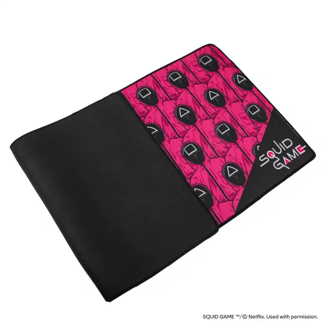 Пад за мишка Netflix Squid Game - Front Man And Guards Desk Mat 